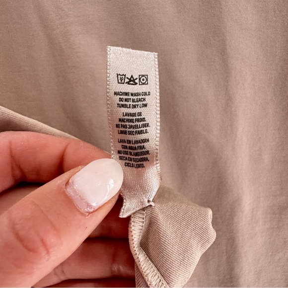 SKIMS Essential Crew Neck Sleeveless Bodysuit - Picture 9 of 9